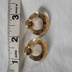 2 pairs of earrings in one, gold stamped 90s vintage